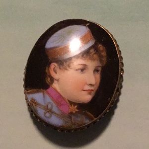 Vintage colorful cameo in goldtone frame